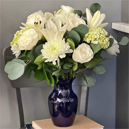 Snowy Dreams Bouquet –  Awesome Blossom Florist, San Antonio TX